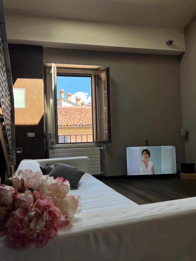 Casa Cavour Lecco - Downtown Design Penthouse Apartment ภายนอก รูปภาพ